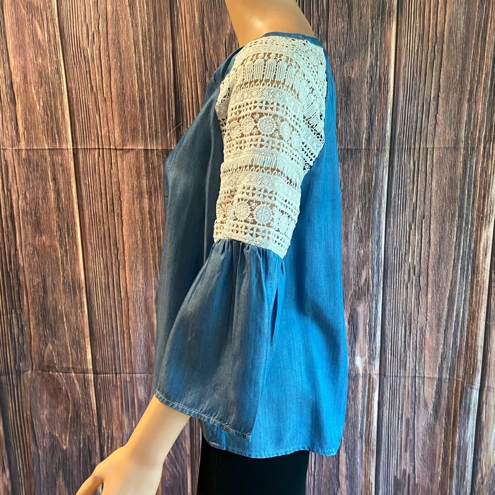 Crown & Ivy NWT size XS denim and white lace flowy statement sleeve boho - Picture 2 of 16